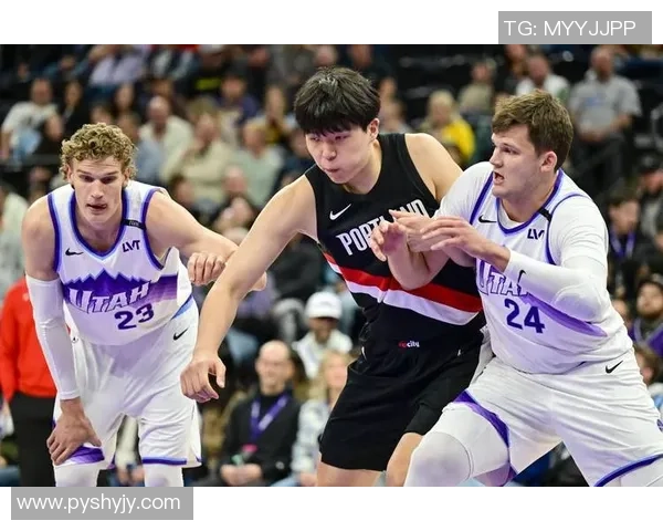 开扩者与雷霆的激烈对决谁能在赛场上笑到最后